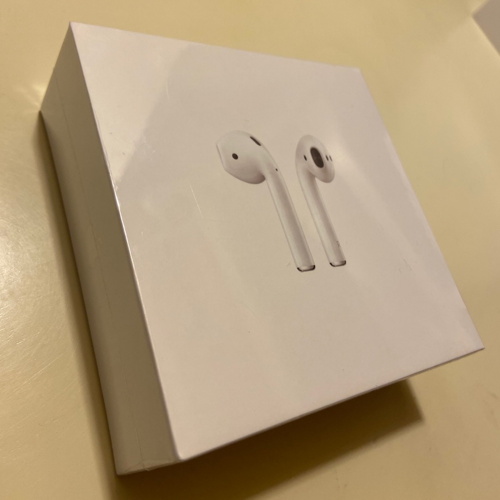 BRAND NEW AIRPODS WITH CHARGING CASE